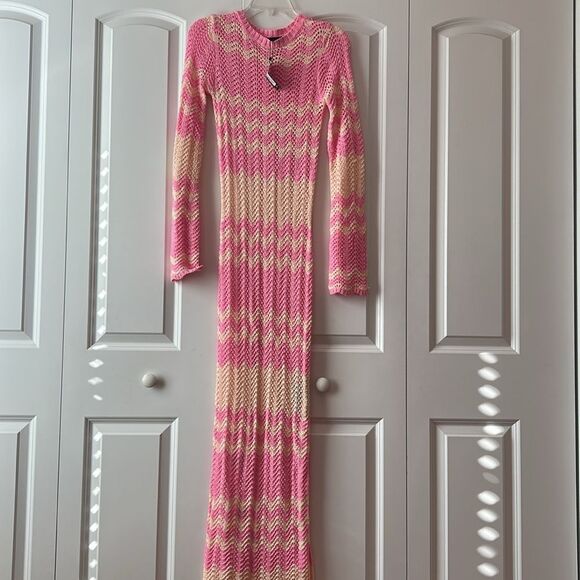 PRETTY LITTLE THING PINK WAVE KNIT TEXTURED MAXI DRESS Size Small NWT - Picture 2 of 6